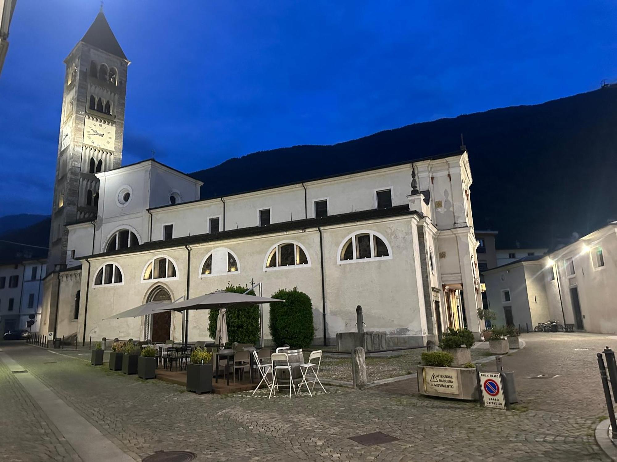 Flat In City Centre Tirano - 10 Minutes From Train Station Eksteriør bilde